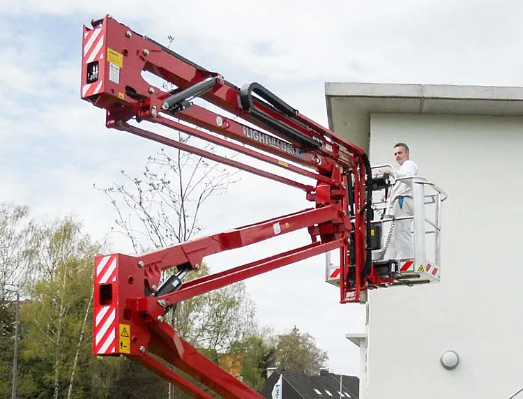 Raupenarbeitsbühne im Einsatz — Arbeitshöhe bis 19 m